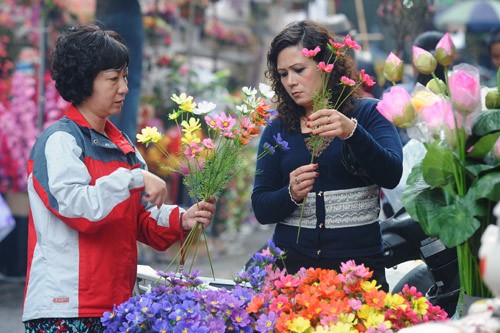 Уникальность ханойских рынков новогодних цветов - ảnh 4